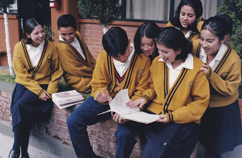 Estudiantes en nuevos programas académicos de Universidad IUEM